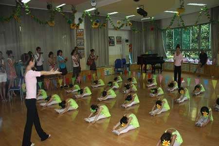怎样给幼儿园孩子上舞蹈课？