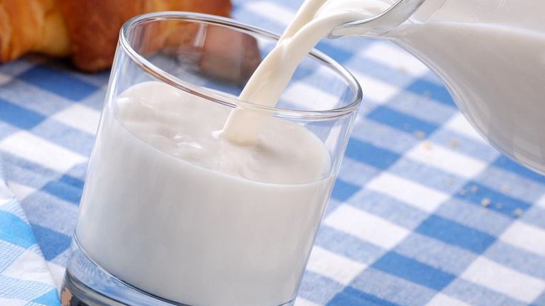 纯牛奶什么时候喝最好？