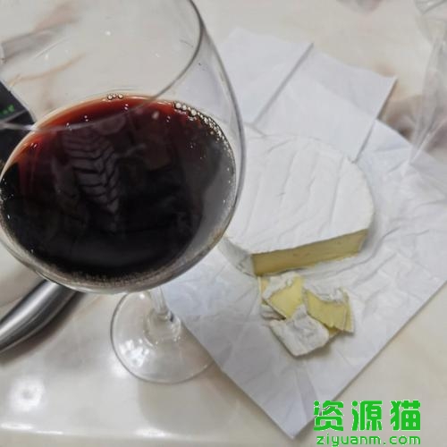 喝葡萄酒配什么奶酪 如何搭配葡萄酒与奶酪