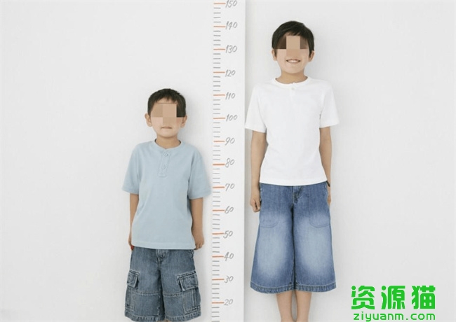 二年级学生身高1米8 和其他同学差距明显 成“最萌身高差”