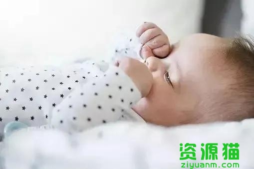 如何防止婴儿睡觉惊跳（宝宝都会出现惊跳）